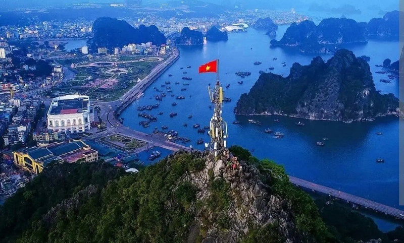 where to travel in Ha Long in spring